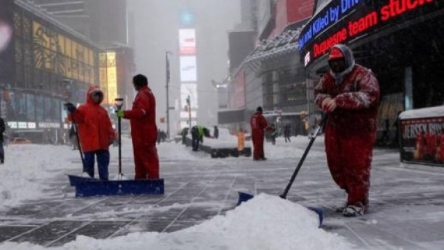 Suggestiva Time Square sommersa dalla neve