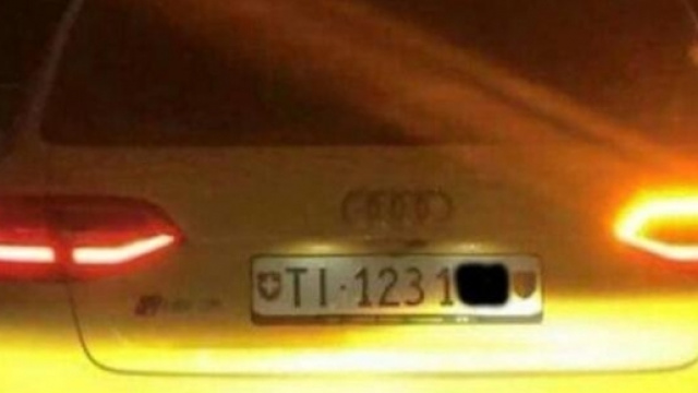 Audi gialla in fuga, massima attenzione