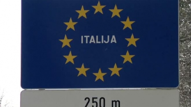 Cartello sloveno alla frontiera italiana.