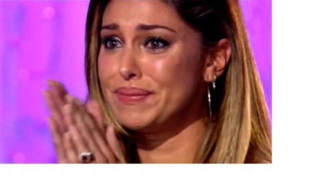 Belen Rodriguez in lacrime in pubblico.