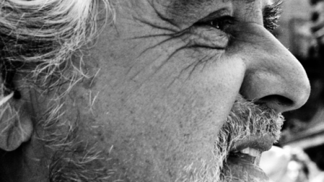 Beppe Grillo invitato da Carlo Freccero alla Rai.