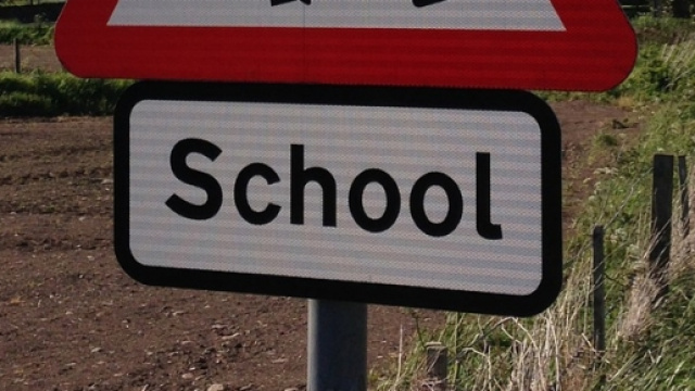 Cartello utile per andare a scuola