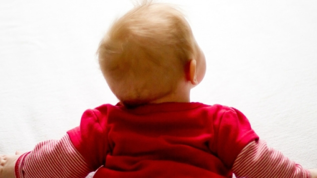 Madre abbandona neonato sul tetto