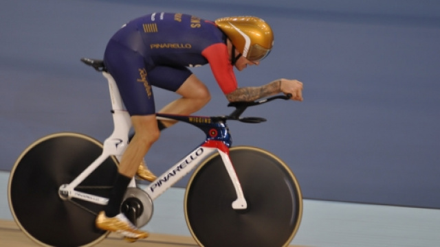 Wiggins in azione durante il Record dell'Ora