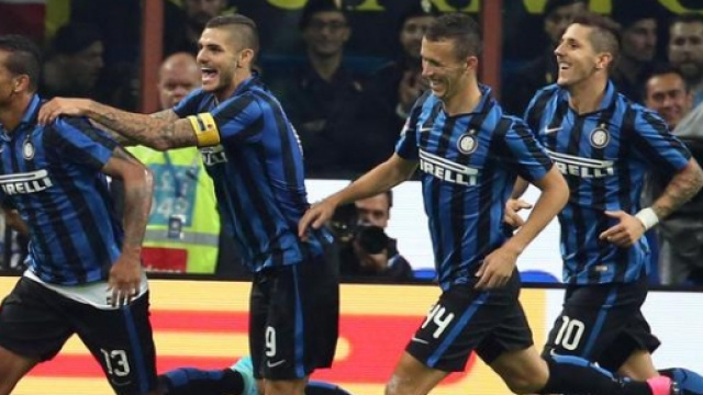 Guarin esulta dopo il gol vittoria nel derby