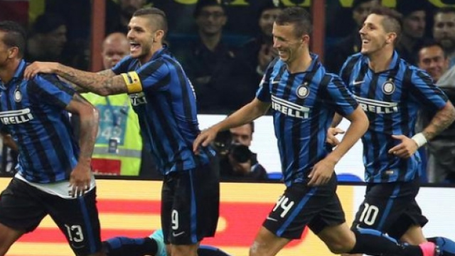 Guarin esulta, per aver realizzato il gol vittoria