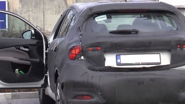 Fiat Tipo hatchback nuove foto spia