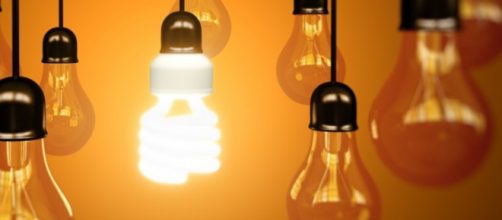 Lleg&oacute; el tarifazo de luz, Macri pide "ahorren"