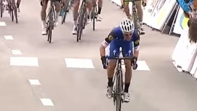 Brambilla vanamente inseguito dal gruppo