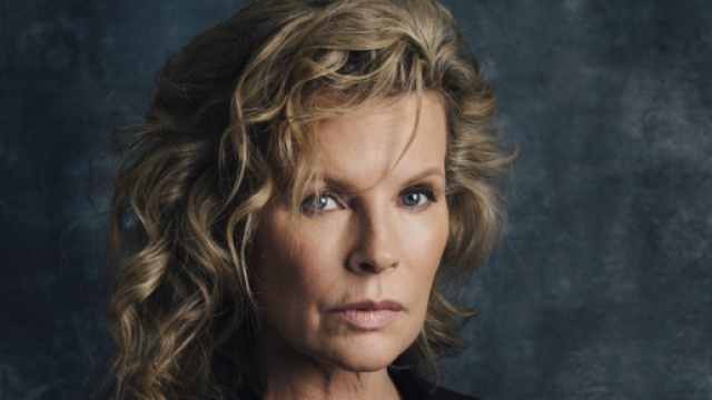 Kim Basinger &egrave; l'icona sexy degli anni Ottanta
