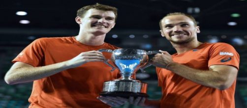 Bruno, &agrave; direita, venceu o Australian Open de 2016