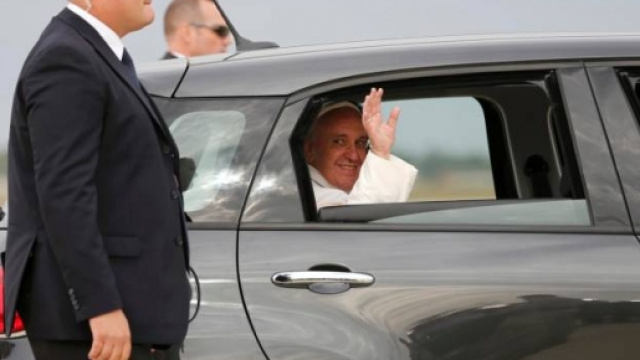 Fiat 500L del Papa battuta all'asta