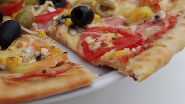 La pizza: il cibo ideale del sabato sera tra amici