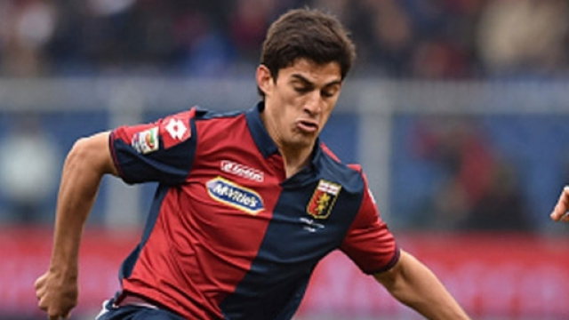 Perotti in azione con la maglia del Genoa