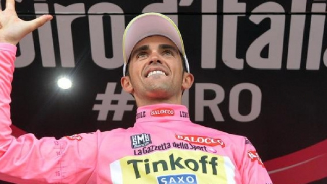 Alberto Contador in maglia rosa