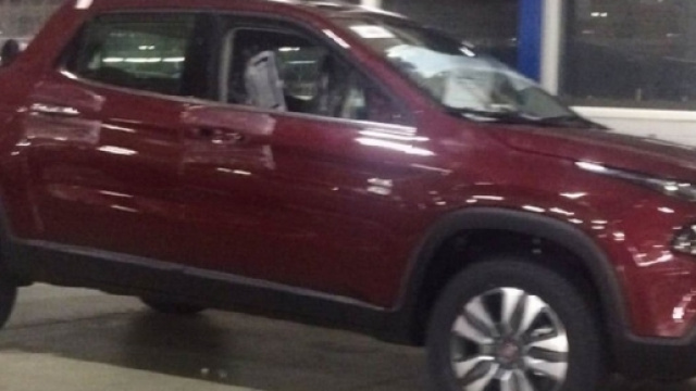 Fiat Toro: foto della fiancata