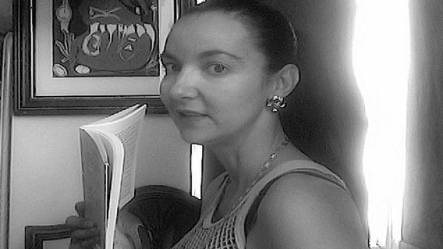 La scrittrice Mary Blindflowers, destrutturalista