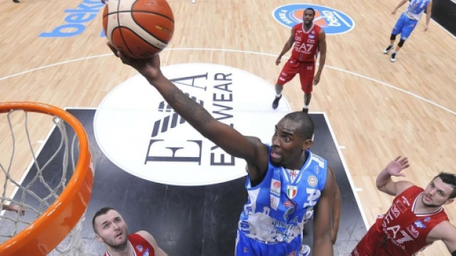 Olimpia Milano - Dinamo Sassari, azione di Varnado
