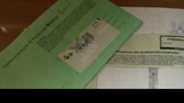 Un esemplare della busta verde incriminata