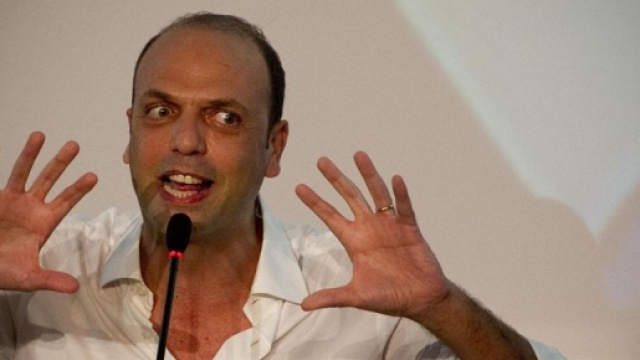 Il ministro Alfano, Carcere per chi affitta utero