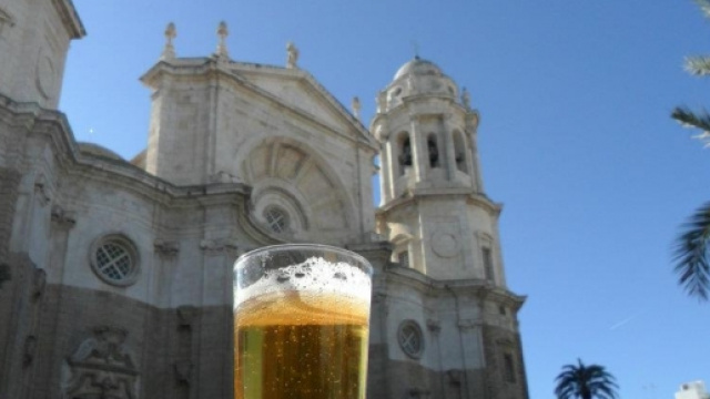 La cattedrale di Cadice, insieme ad una "cerveza".