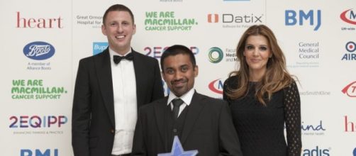 Pemberton a esquerda, m&eacute;dico pol&ecirc;mico