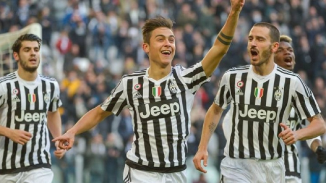 Esultanza di Dybala e compagni