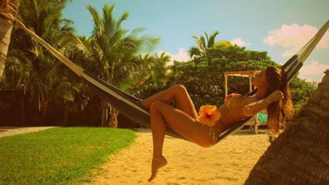 Belen Rodriguez, foto vacanze su Facebook