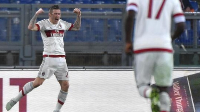 La gioia del centrocampista rossonero dopo il goal