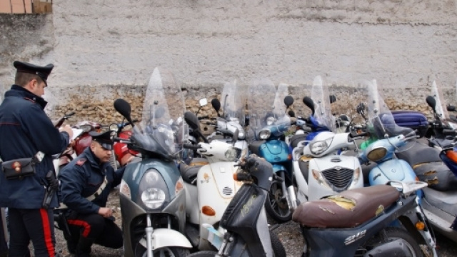 Dopo l'agguato di Camorra nel fortino dei Lo Russo, le forze dell'ordine sequestrano moto