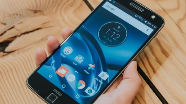 Lenovo Moto Z Play, smartphone modulare e MotoMod Hasselblad a IFA ... - leganerd.com