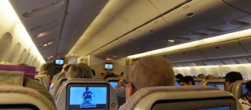 Airline passengers / Photo via no attrition, CCO Public domain Pixabay.com