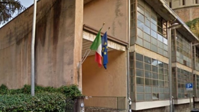 Crolla soffitto alla scuola primaria De Amici di Padova