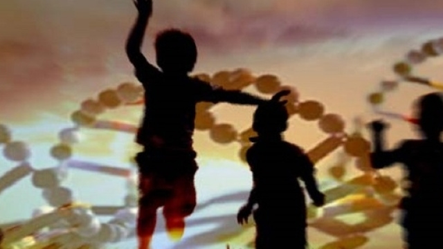 Il primo bambino che ha ereditato il patrimonio genetico di tre genitori.