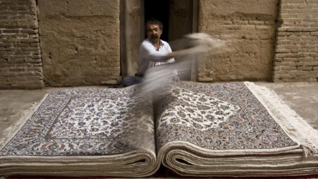 L'opera di Jalal Sepehr, Knot, in mostra a Milano