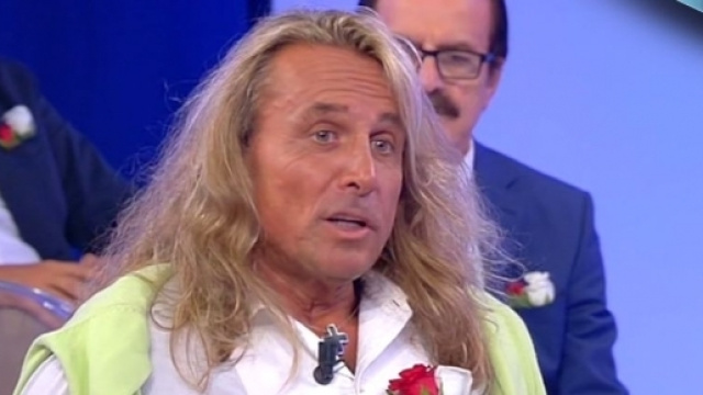 Trono over: Marco, il nuovo cavaliere, in esterna con Gemma Galgani - uominiedonne24.it