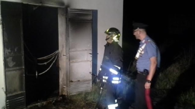 Attentato incendiario contro l'ex scuola di polizia che diventer&agrave; centro di accoglienza migranti