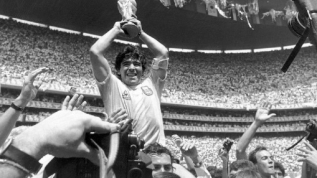 Diego Armando Maradona tuona, Mauro Icardi risponde a tono
