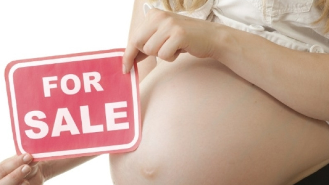 Maternit&agrave; surrogata, arriva il No del Consiglio d'Europa.