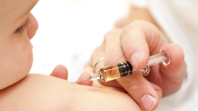 Sono sempre meno i genitori che decidono di far vaccinare i loro figli