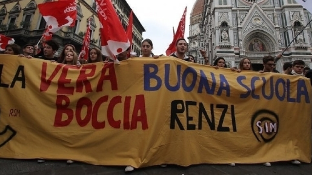 Ultime notizie scuola, marted&igrave; 11 ottobre 2016: docenti bocciano la Buona Scuola - foto repubblica.it