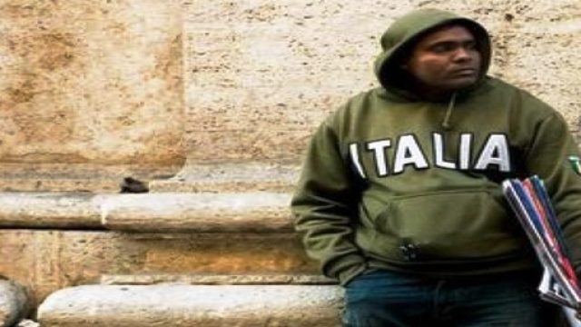 Gli immigrati che lavorano producono ricchezza in Italia.