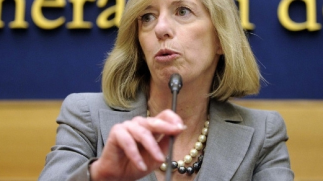 Il Ministro dell'Istruzione Stefania Giannini difende le scelte del Governo in fatto di assunzioni dei Prof e di sicurezza degli edifici scolastici