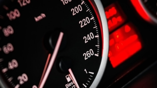 Il tachimetro di un'automobile