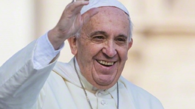 Papa Francesco &egrave; volato in Germania per ricordare a tutti che essere cristiano significa continuare ad accogliere i migranti