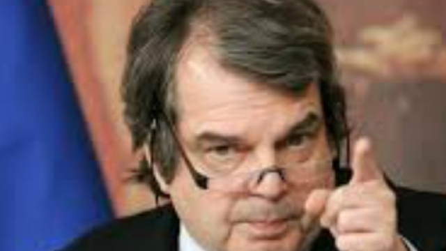 Renato Brunetta ha dato dell' "imbroglione" a Matteo Renzi in aula
