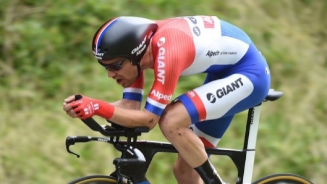 Tom Dumoulin impegnato a cronometro