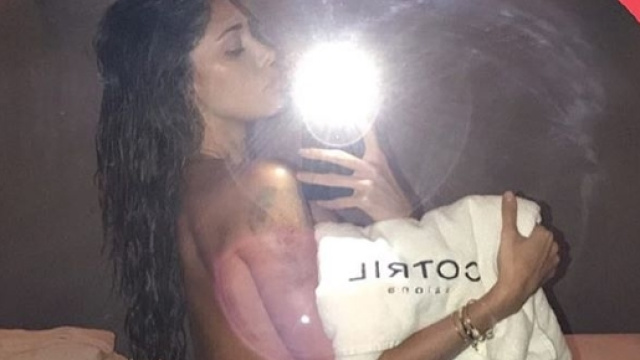 Belen in topless: Non sono incinta