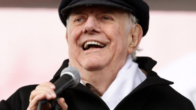 Dario Fo muore a 90 anni, lo spettacolo lo abbraccia con un ultimo saluto