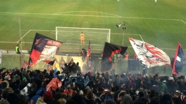 Gli ultras della Curva Sud Crotone.